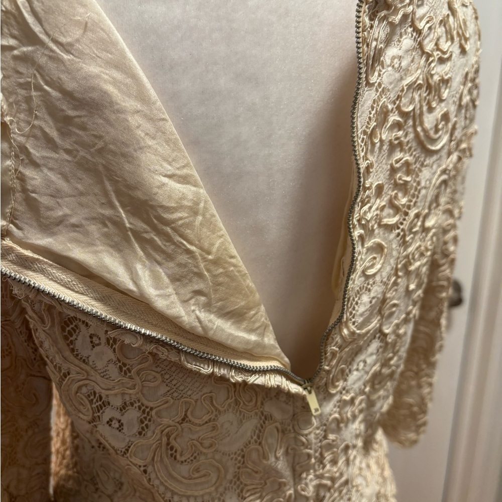 Vintage Saks Fifth Avenue Cream Lace Top - Picture 2 of 8